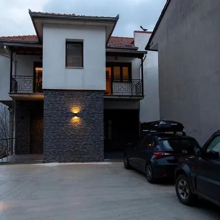 George Living House Apartment Mețovo Exterior foto