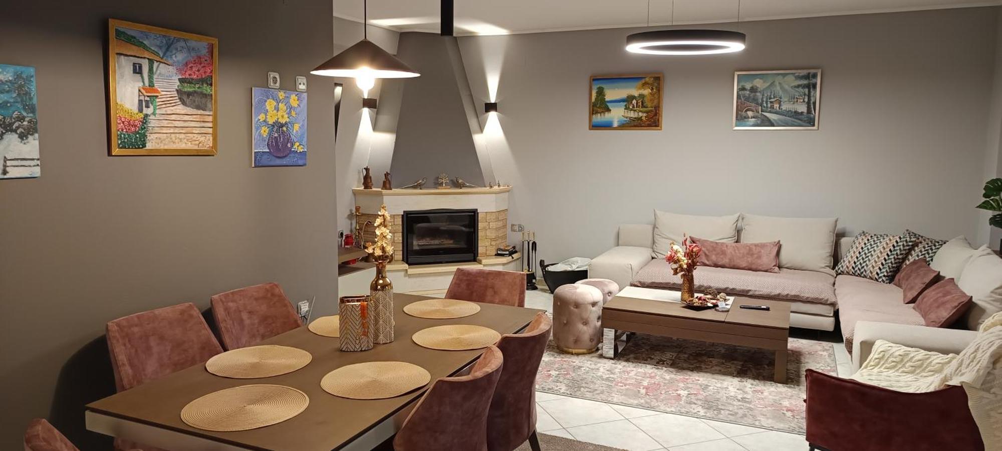 George Living House Apartment