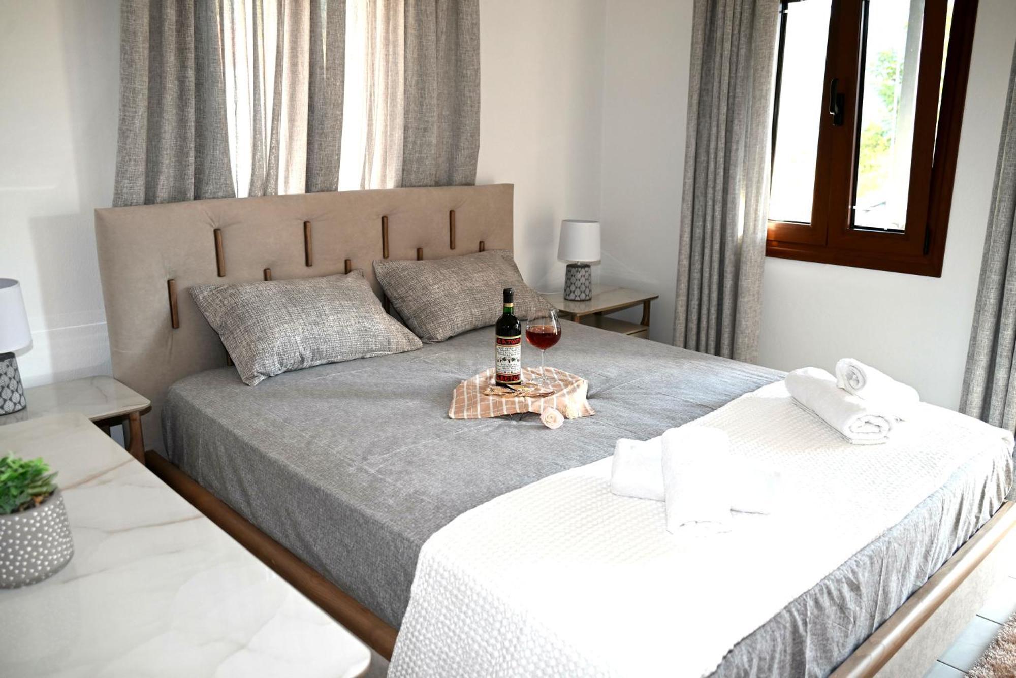 George Living House Apartment