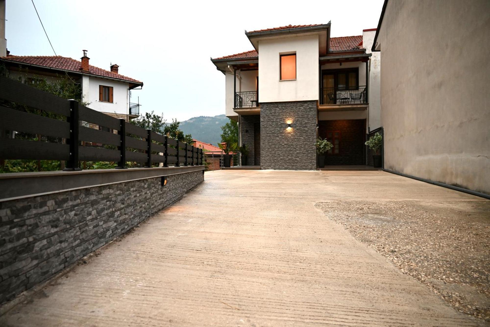 George Living House *